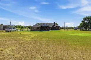 201 N Casey Ct, Springtown, TX 76082 - Photo 29