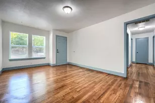 1013 Denton St, Denton, TX 76201 - Photo 9