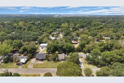 515 Frontier Street, River Oaks, TX 76114 - Photo 5
