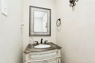 928 N Irving Heights Dr, Irving, TX 75061 - Photo 15
