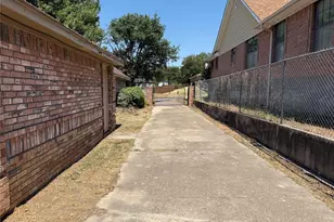 6313 Overlake Dr, Fort Worth, TX 76135 - Photo 3