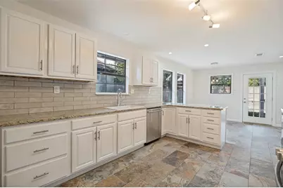 803 Hollywood Avenue, Dallas, TX 75208 - Photo 13