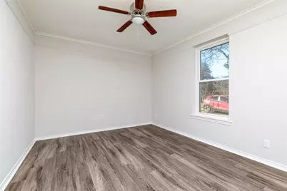 5700 Pershing Avenue, Fort Worth, TX 76107 - Photo 17