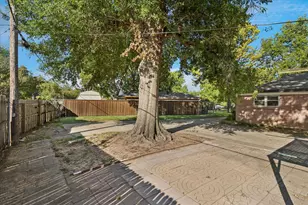512 Brown Trail Ct, Hurst, TX 76053 - Photo 37