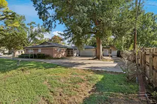 512 Brown Trail Ct, Hurst, TX 76053 - Photo 31