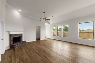 111 Water Crest Ln, Glenn Heights, TX 75154 - Photo 5