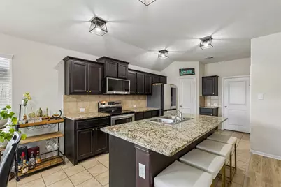 9213 Hill Topper Trail, Fort Worth, TX 76131 - Photo 7