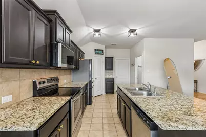 9213 Hill Topper Trail, Fort Worth, TX 76131 - Photo 9