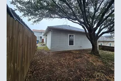 1705 Tabasco Plaza, Dallas, TX 75211 - Photo 11