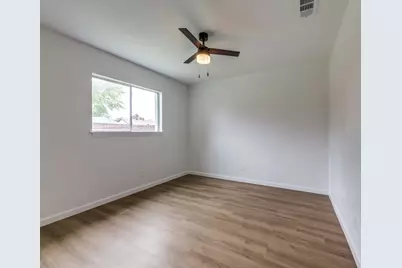 2032 Meadfoot Road, Carrollton, TX 75007 - Photo 7