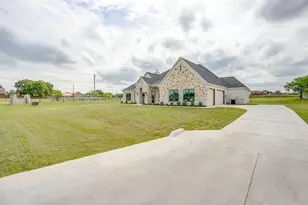 1001 Magnolia Ct, Springtown, TX 76082 - Photo 3