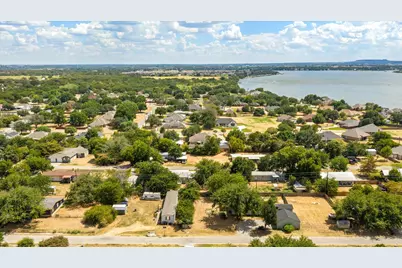 817 Flamingo Road, Granbury, TX 76049 - Photo 9