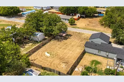 823 Flamingo Road, Granbury, TX 76049 - Photo 5
