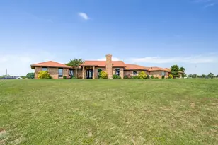 105 Sammis Wy, Whitesboro, TX 76273 - Photo 1