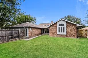 404 Derby Ln, DeSoto, TX 75115 - Photo 9