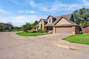 305 Donna Cir, Granbury, TX 76049 - Photo 3