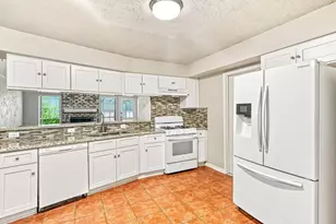 2005 Yorktown Ct S, League City, TX 77573 - Photo 5