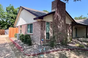 3013 Clover Ln, Euless, TX 76039 - Photo 3