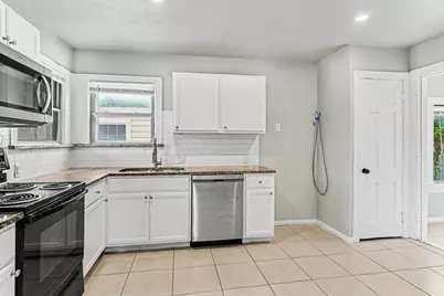1108 E Robert Street, Fort Worth, TX 76104 - Photo 9