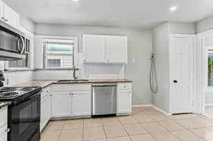 1108 E Robert St, Fort Worth, TX 76104 - Photo 9