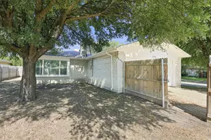 2718 Oakmont Dr, Lancaster, TX 75134 - Photo 9
