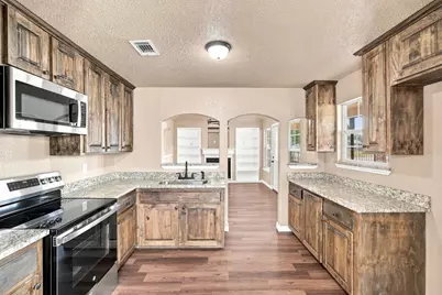 1103 Chase Avenue, Cleburne, TX 76031 - Photo 11