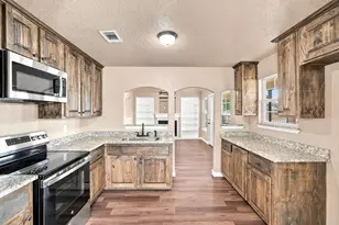 1103 Chase Ave, Cleburne, TX 76031 - Photo 11