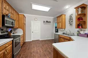 512 Shady Oaks Trail, Burleson, TX 76028 - Photo 13