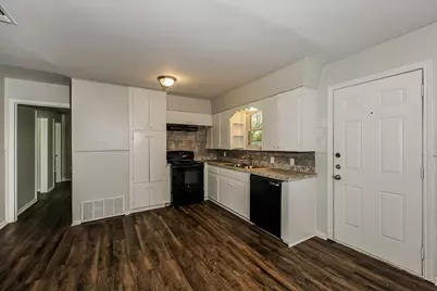 607 Dixon Street, Cleburne, TX 76033 - Photo 3