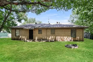 607 Dixon St, Cleburne, TX 76033 - Photo 9