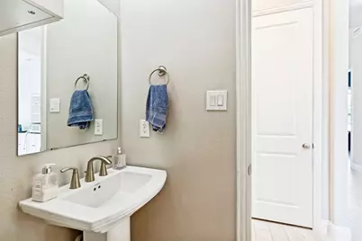 12679 Royal Oaks Lane, Farmers Branch, TX 75234 - Photo 19