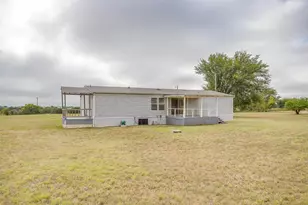 9064 Summit Ct E, Cleburne, TX 76033 - Photo 35