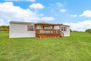 9064 Summit Ct E, Cleburne, TX 76033 - Photo 3