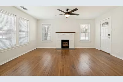 219 S Briscoe Boulevard, Dallas, TX 75211 - Photo 9