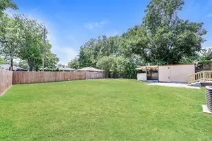 7832 Seydel St, Dallas, TX 75217 - Photo 21