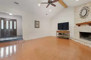 618 Brent Dr, Arlington, TX 76012 - Photo 3