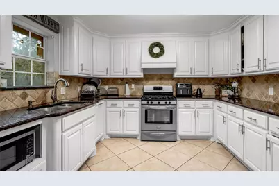 813 Beacon Hill Drive, Irving, TX 75061 - Photo 5