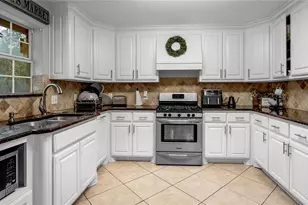 813 Beacon Hill Dr, Irving, TX 75061 - Photo 5