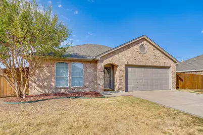 549 Bretts Way, Burleson, TX 76028 - Photo 3