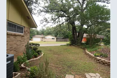 2911 Norwood Lane, Arlington, TX 76013 - Photo 9