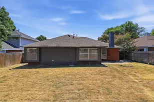 2866 White Oak Dr, Grand Prairie, TX 75052 - Photo 17