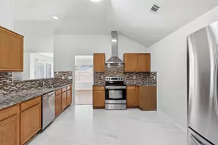 2866 White Oak Dr, Grand Prairie, TX 75052 - Photo 9