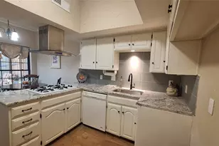 2022 Brookside Dr, Grapevine, TX 76051 - Photo 9