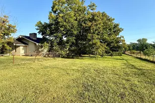 701 W 9th St, Clarksville, TX 75426 - Photo 3