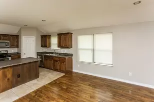623 Hilton Dr, Lancaster, TX 75146 - Photo 3