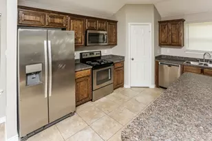 623 Hilton Dr, Lancaster, TX 75146 - Photo 5
