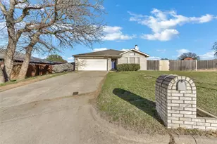 202 Lancelot Dr, Weatherford, TX 76086 - Photo 1