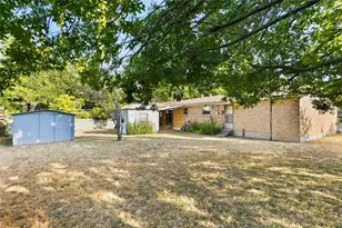 6725 Cylinda Sue Cir, North Richland Hills, TX 76180 - Photo 31