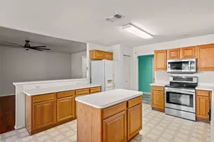 6014 Harwood Crossing Dr, Arlington, TX 76018 - Photo 9