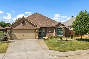 122 Donna Cir, Granbury, TX 76049 - Photo 1